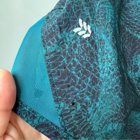 All in Motion Running Shorts in Teal Animal Print. Lined. Women’s Medium - Picture 6 of 11